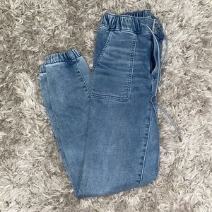 American Eagle High-Waisted Jogger